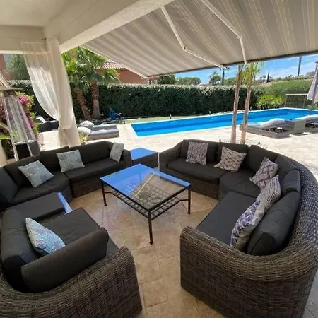 Holiday home Y Architect-Designed Villa Frejus *
